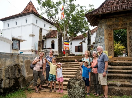 Temple onthe way to Bantota to Udawalawe